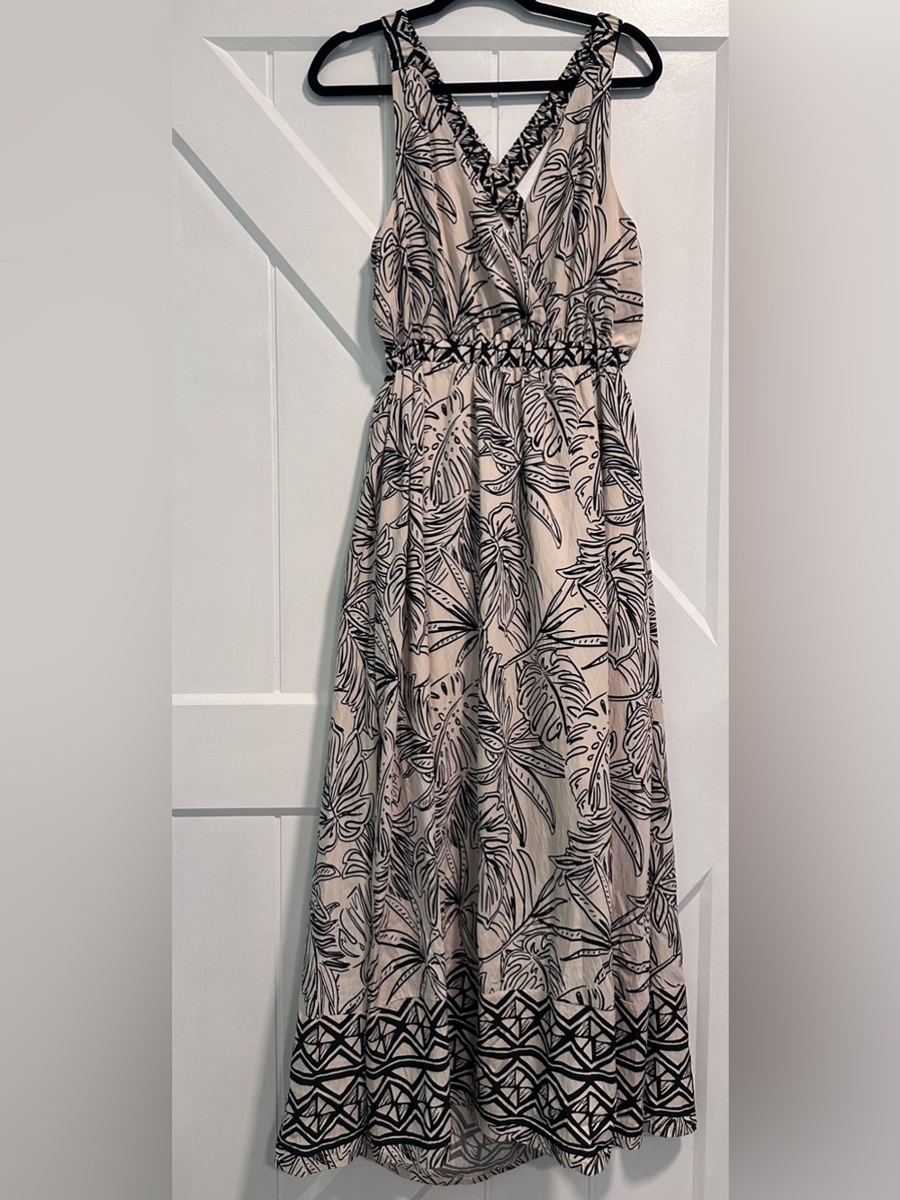NWT Dress Forum Beige Maxi Dress with Black Botanical Print SIZE M - Picture 3 of 6